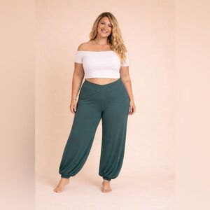 Royal codes Jasmine Genie Pants in malachite green• XXL